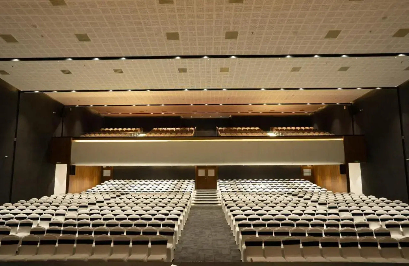 OYO Premium East Nada