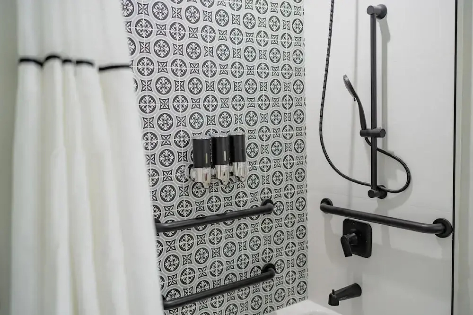 Laura Lodge Santa Maria