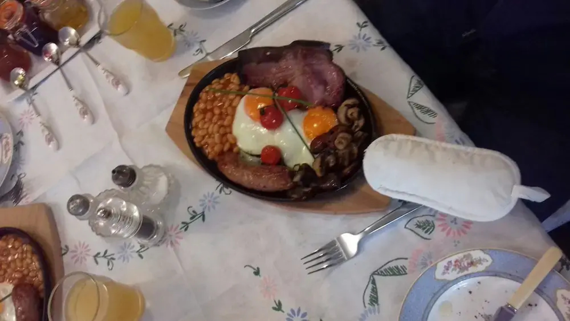 Whispering Cottages Bed and Breakfast