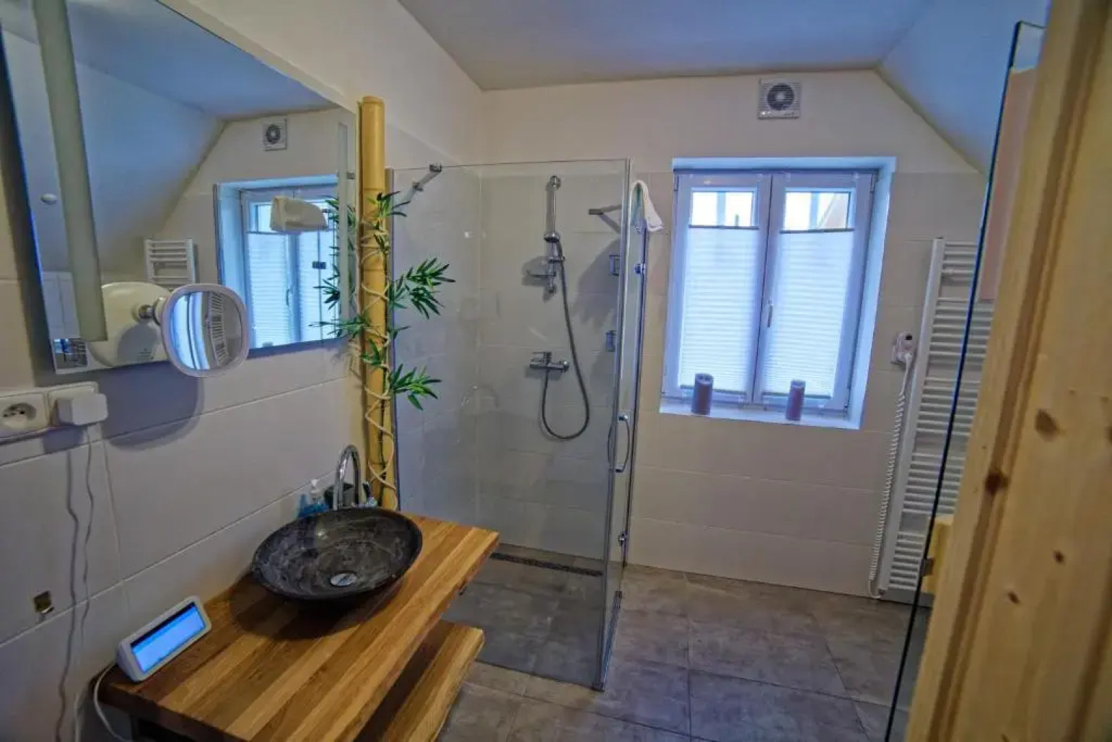 Lakeside Village Větrník