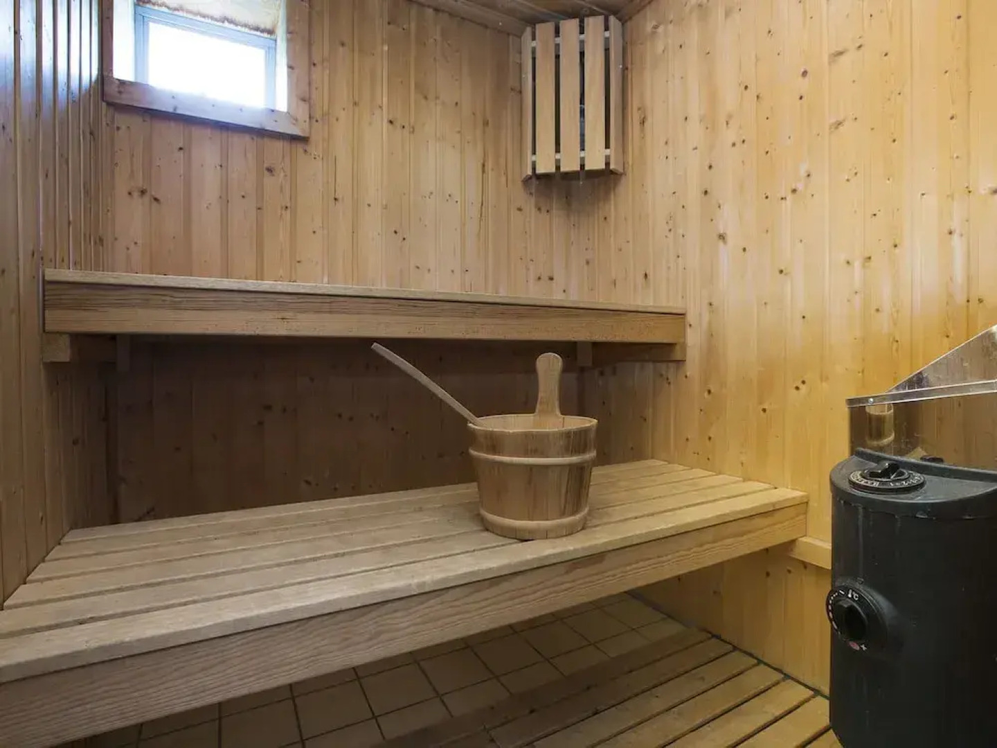 Restyled Holiday Home with 2 Bathrooms near Beach