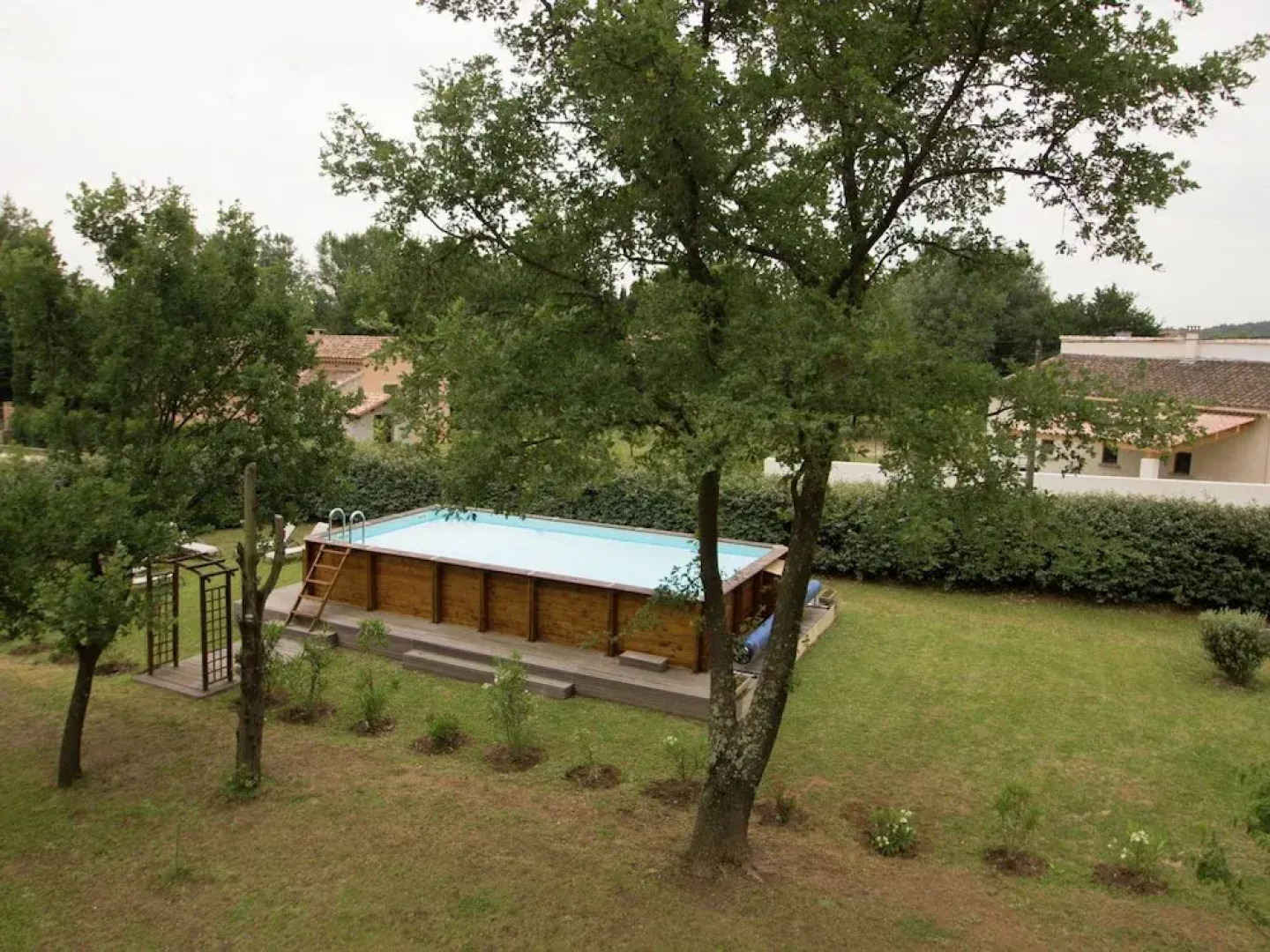 Recently Built Villa With Shared Swimming Pool Near the Village of Piolenc