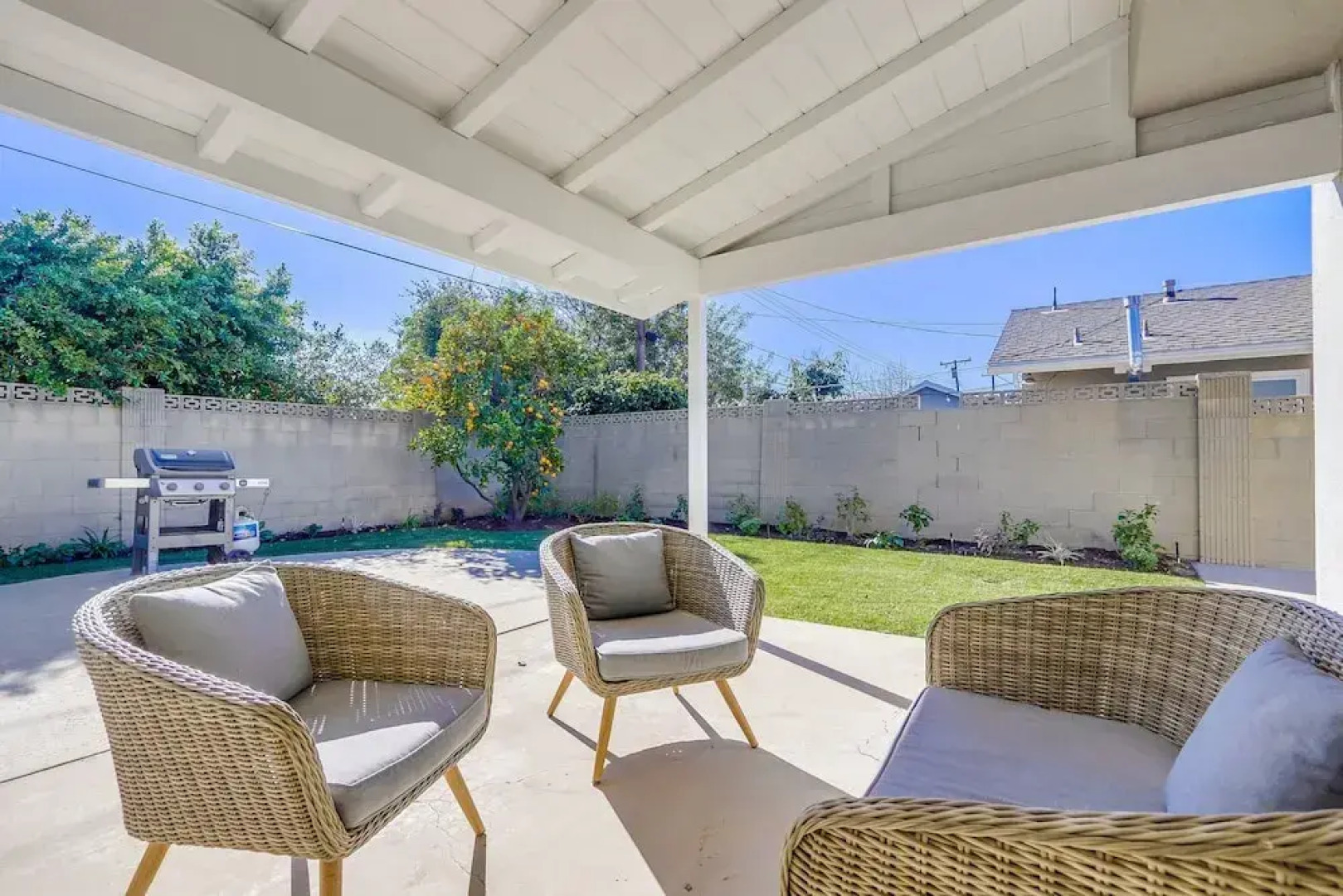 Gorgeous Upgraded 5 Bedroom & 3 Bath Home with pool