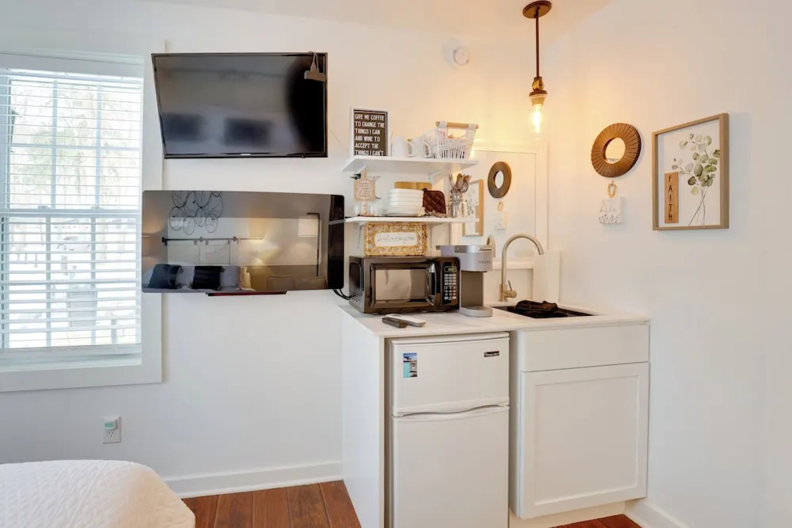 Walkable Studio on Historic Hammondsport Property!