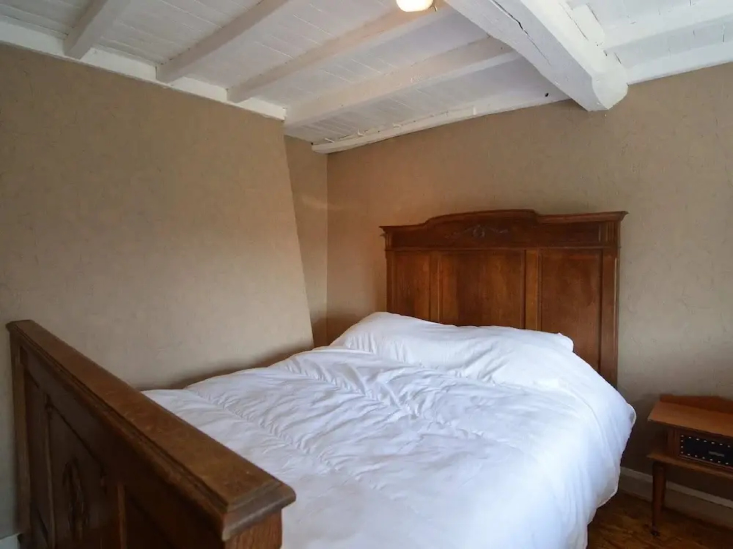 Cottage With Covered Swimming Pool, in a Quiet Location, Less Than 10km From La Roche