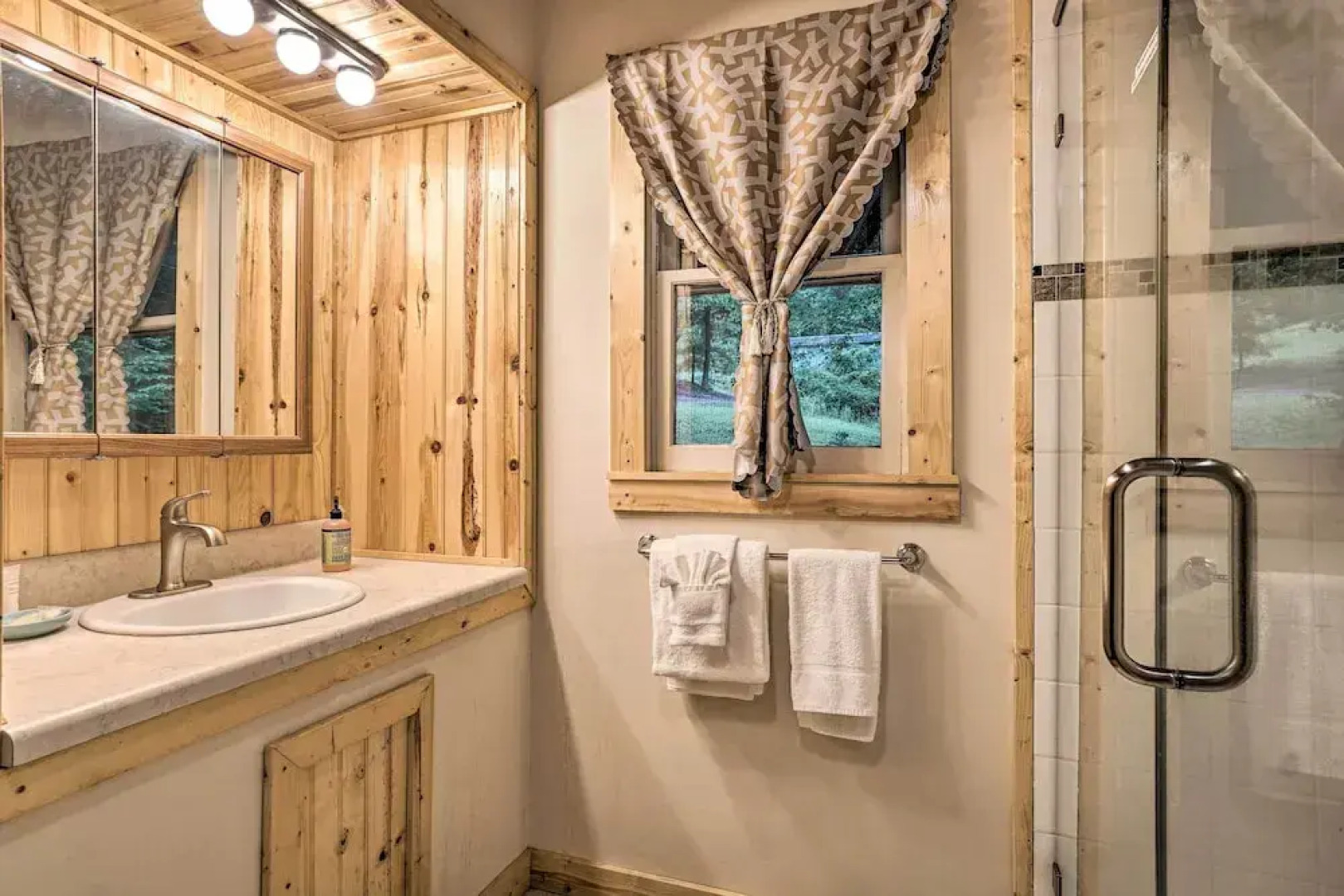 Hot Tub & Fire Pit: Pet-friendly Clayton Escape!
