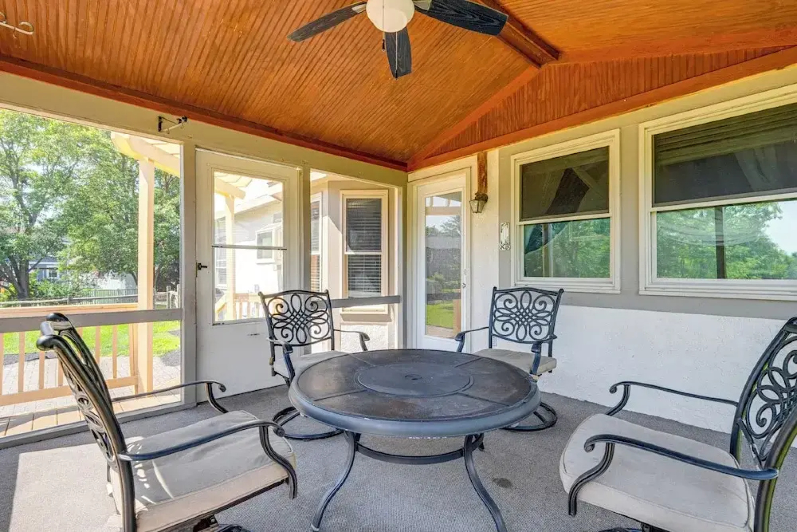 Families Welcome: Lake-view Home, 2 Mi to Gahanna!
