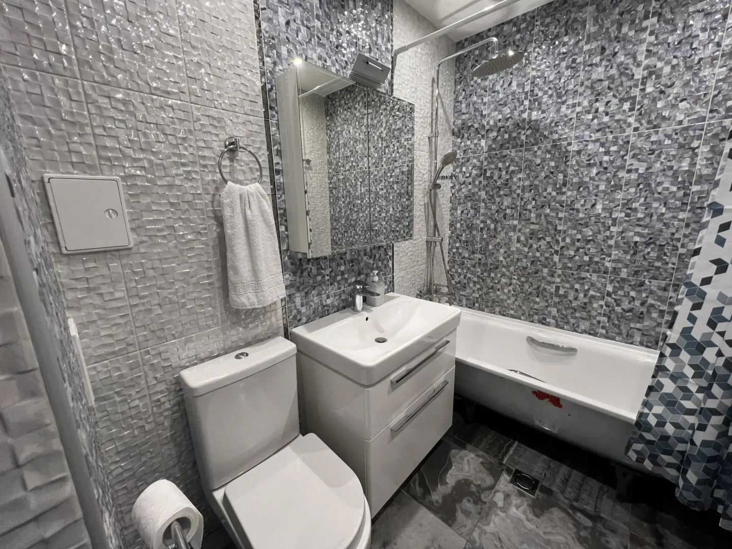 БелосНежность на набережной Обводного канала 108