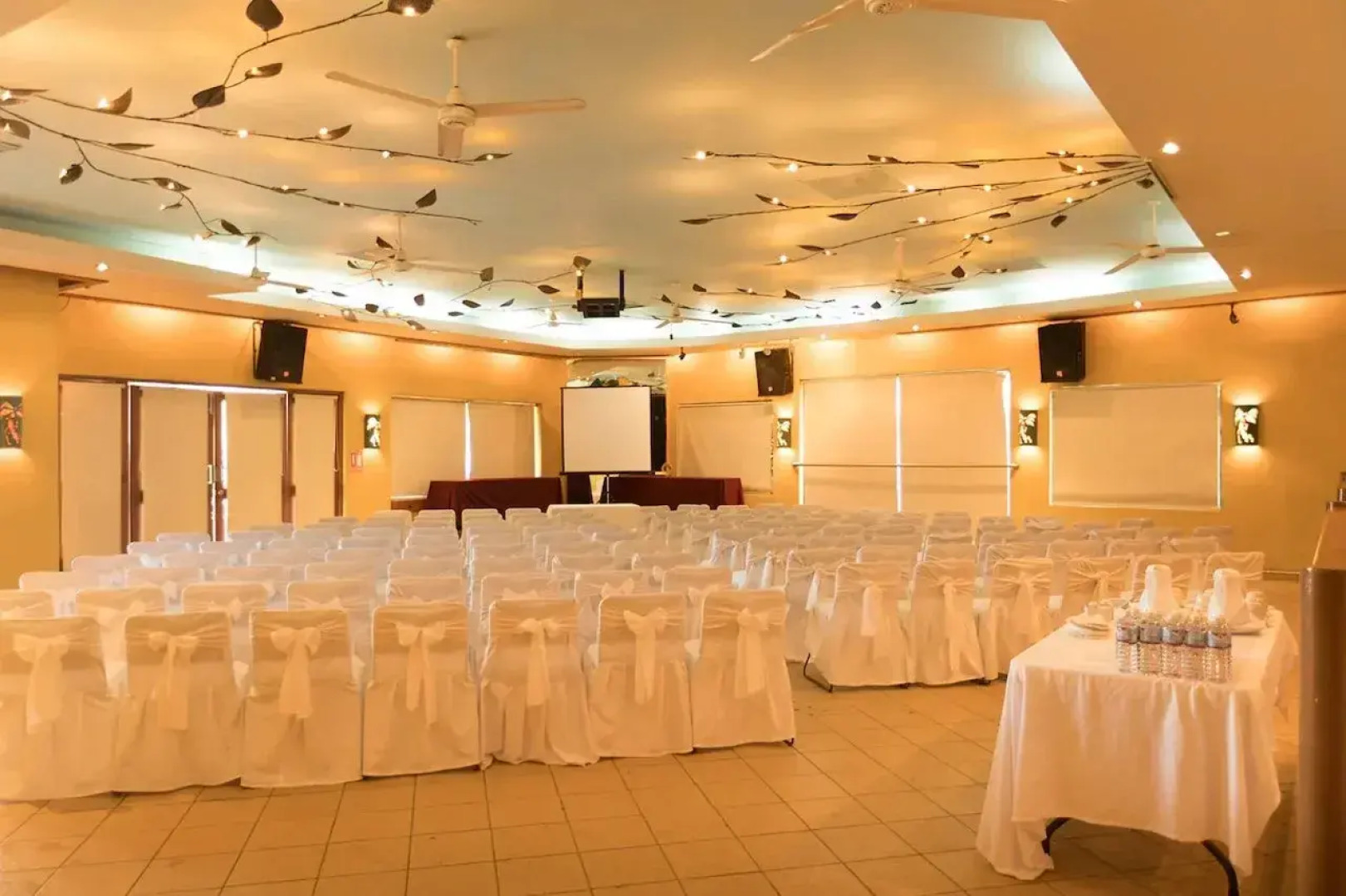 Costa De Oro Beach Hotel