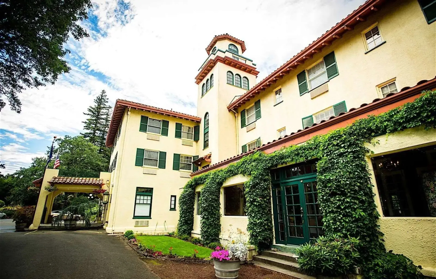 Columbia Gorge Hotel and Spa