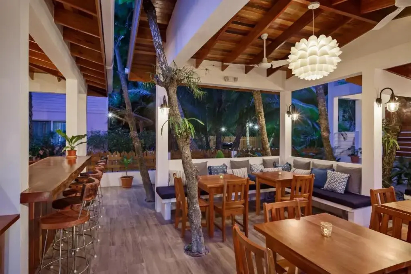 Weezie's Ocean Front Hotel and Garden Cottages
