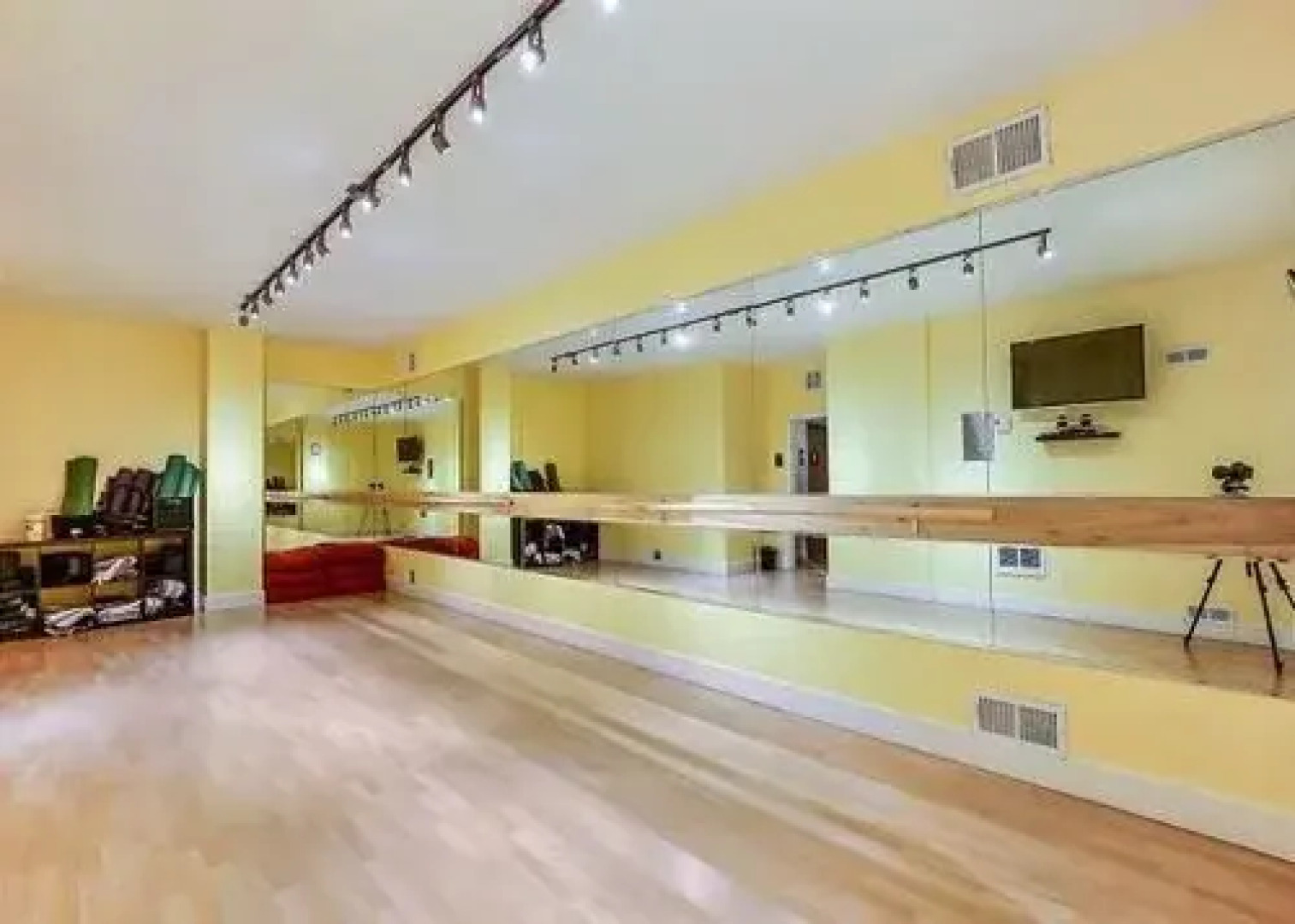 Hot Downtown1 Br apts in Palo Alto by RedAwning