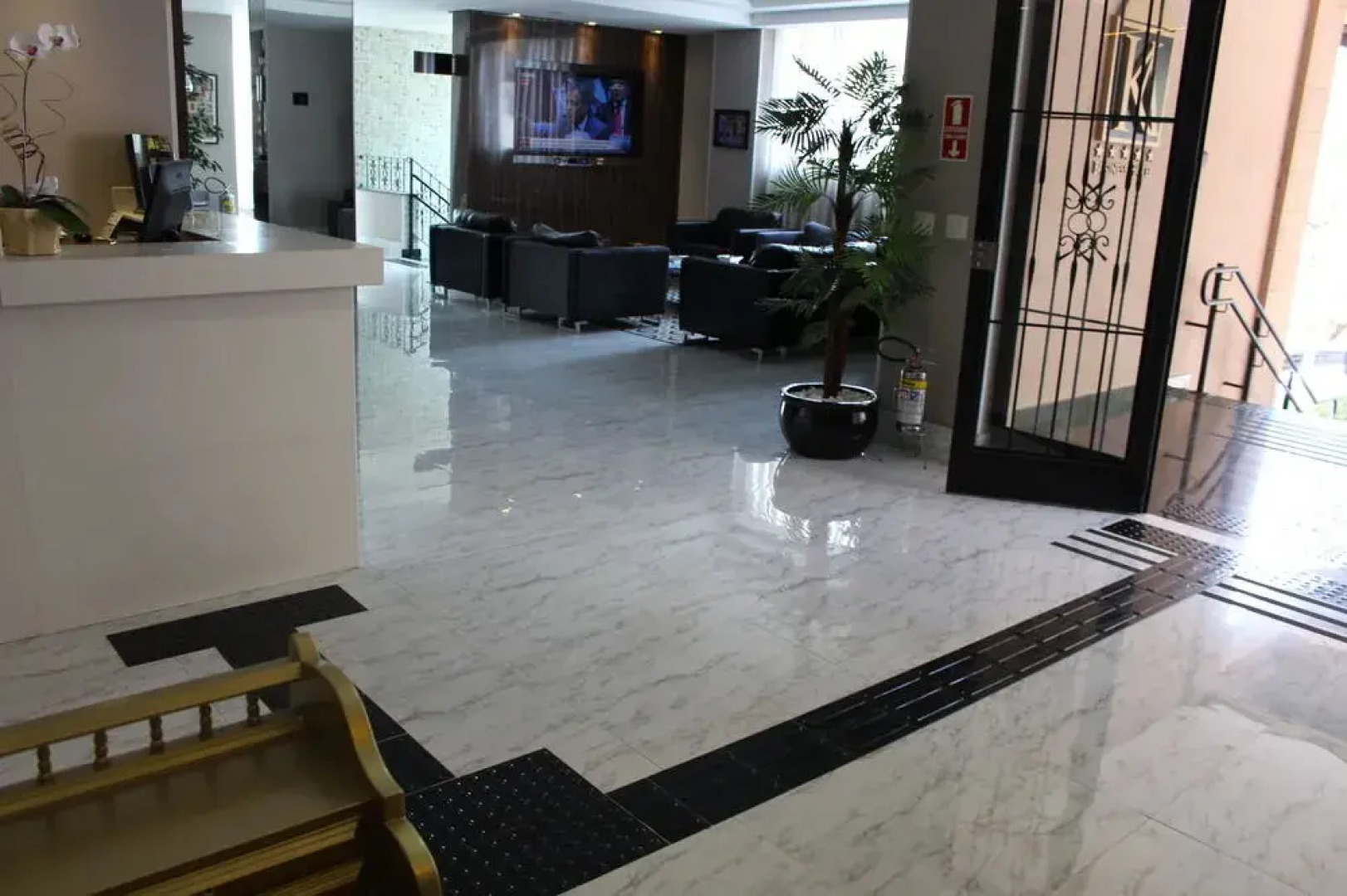 Prado Hotel Business