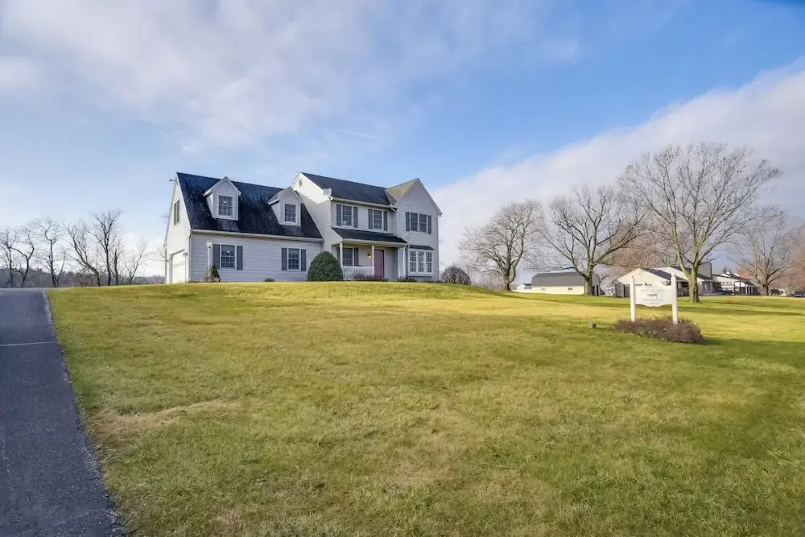 4 Mi to the Amish Village: Spacious Home w/ Deck!