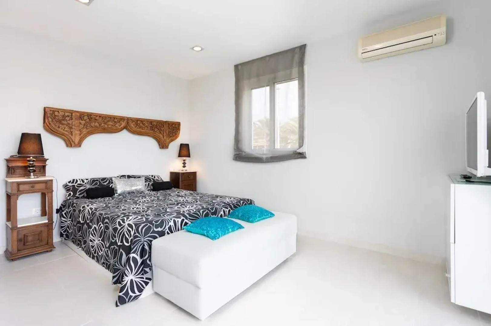 HomeLike Stunning Sea Front House El Poris