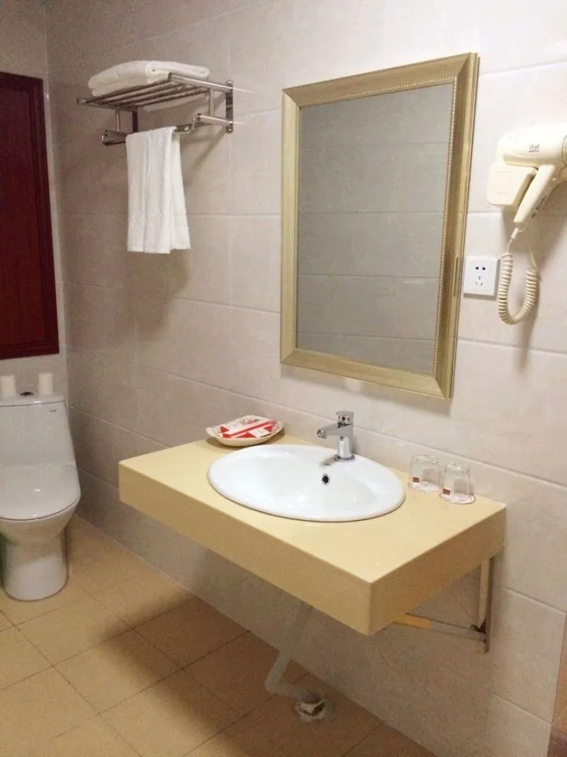 Yiyi Chain Hotel (Hengyang Hengshan Scenic Area Entrance Shop)