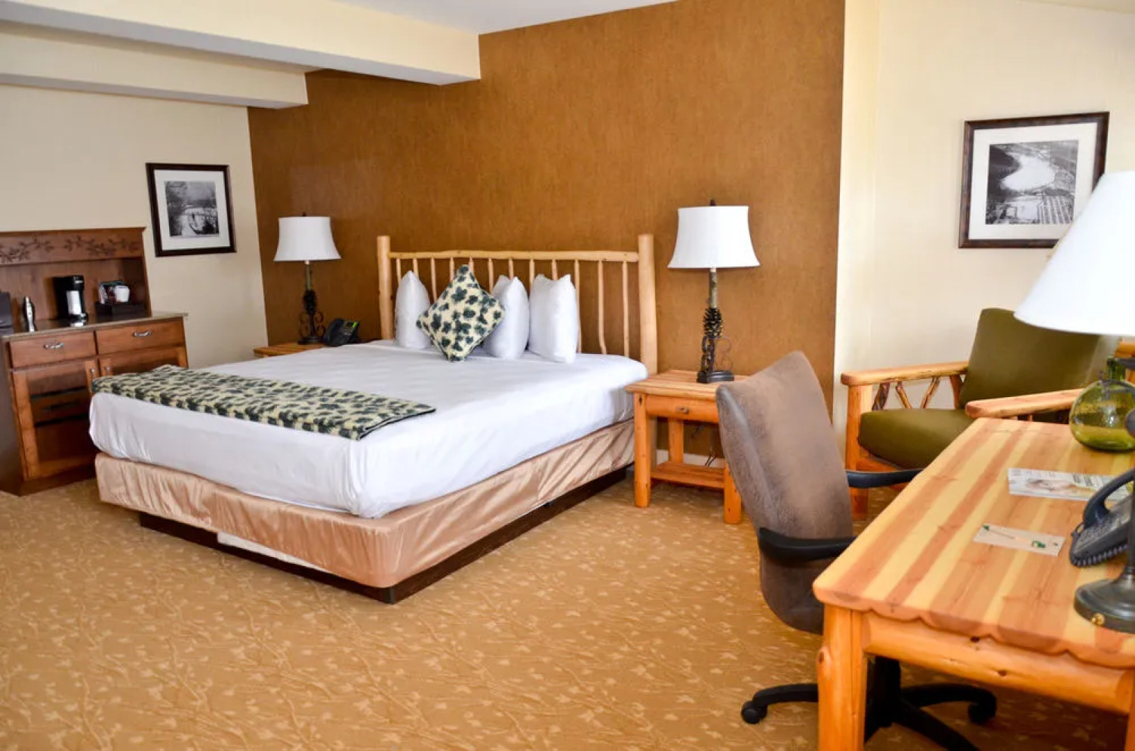 Bear Mountain Inn and Overlook Lodge