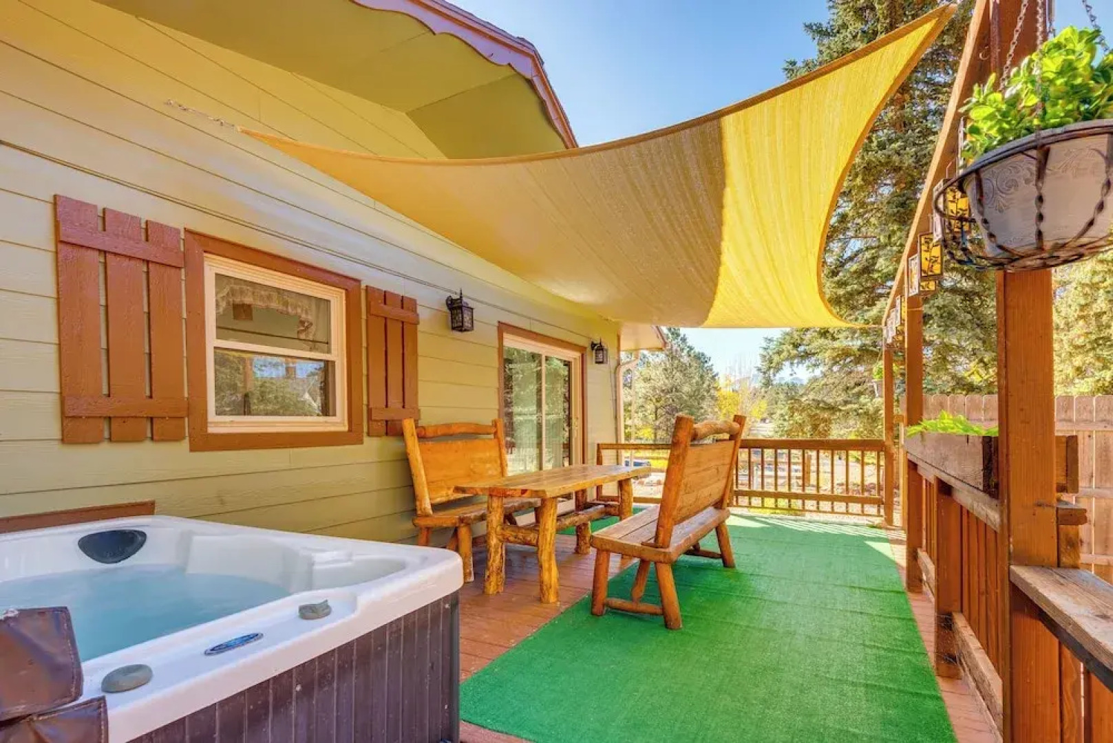 327936 Hot Tub + Mtn Views: Woodland Park Gem