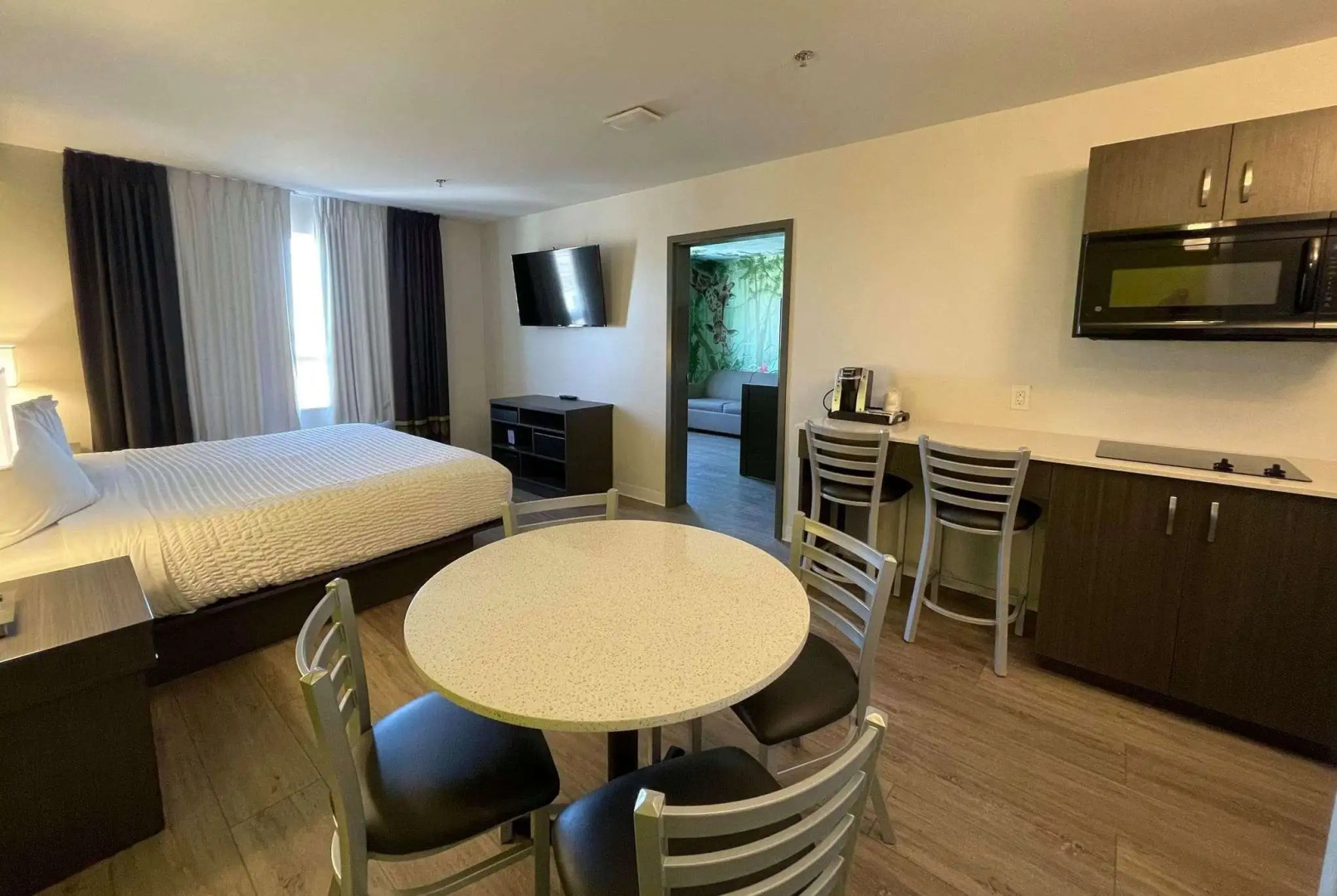 Super 8 by Wyndham Winnipeg East MB