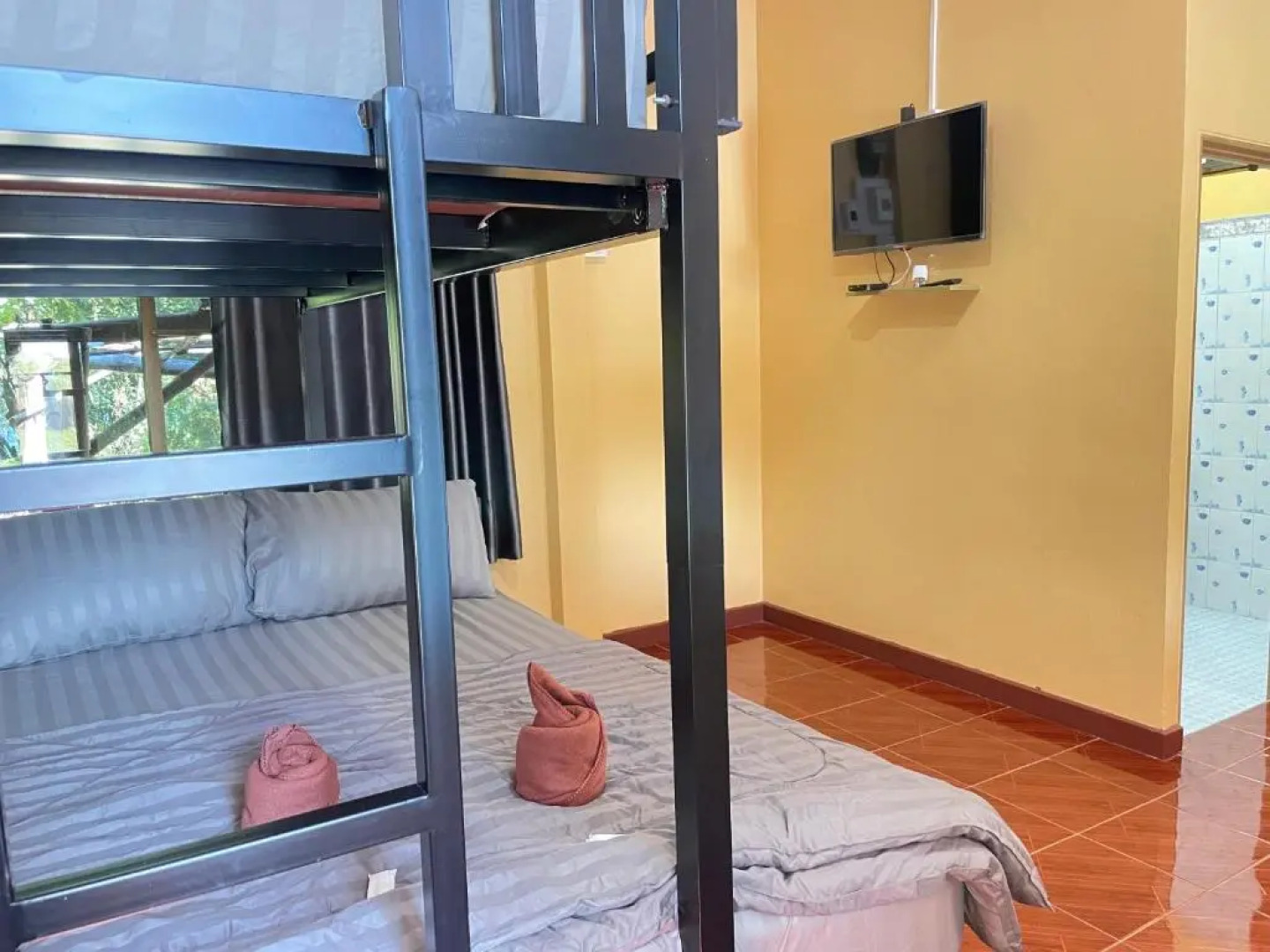 Rain Tree Cafe & Homestay