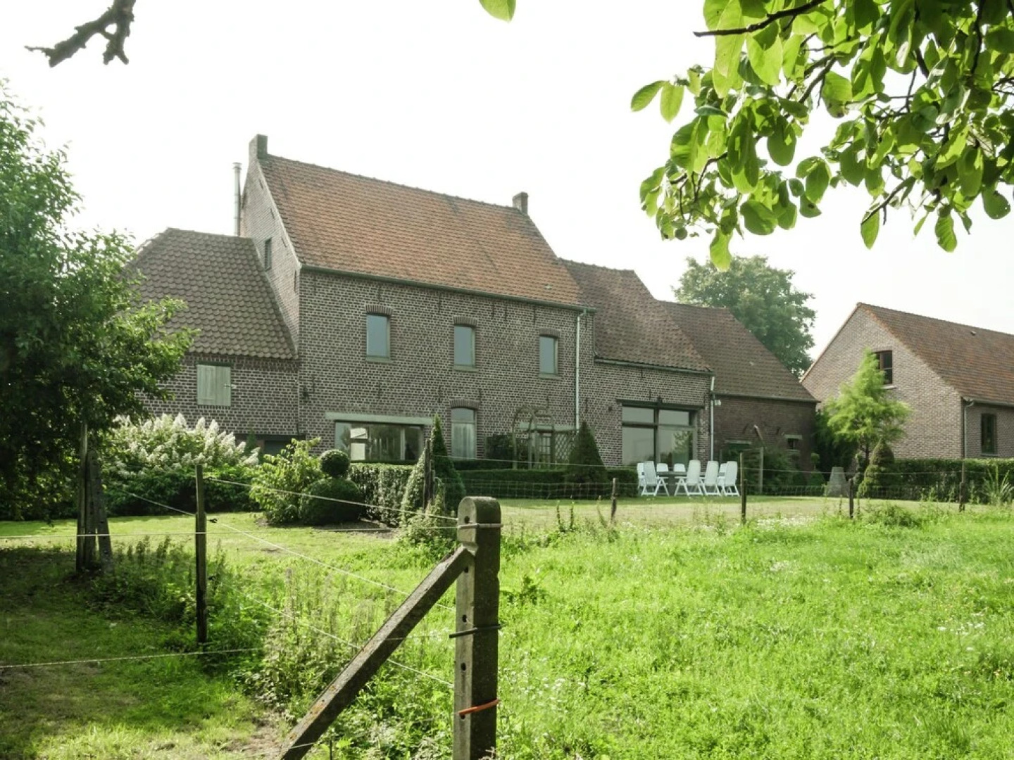 Elegant Farmhouse in Michelbeke - Brakel With Terrace, Garden
