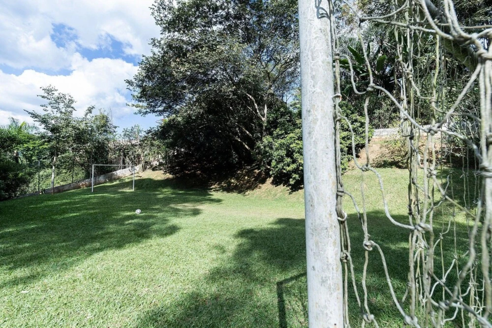 Chácara com Piscina a 40 min de SP