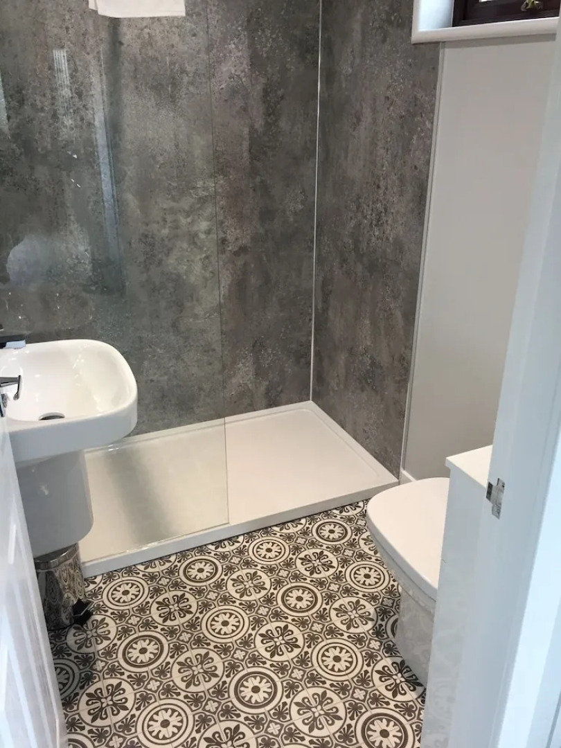 Bluebell Lodge 7 with Hot Tub