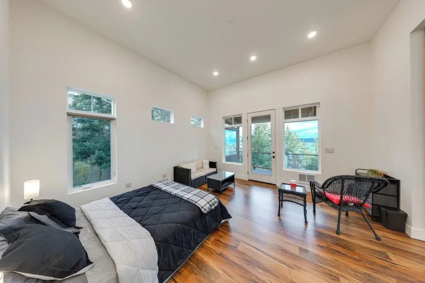 Waterfront Whidbey Island Hideaway w/ Beach Access