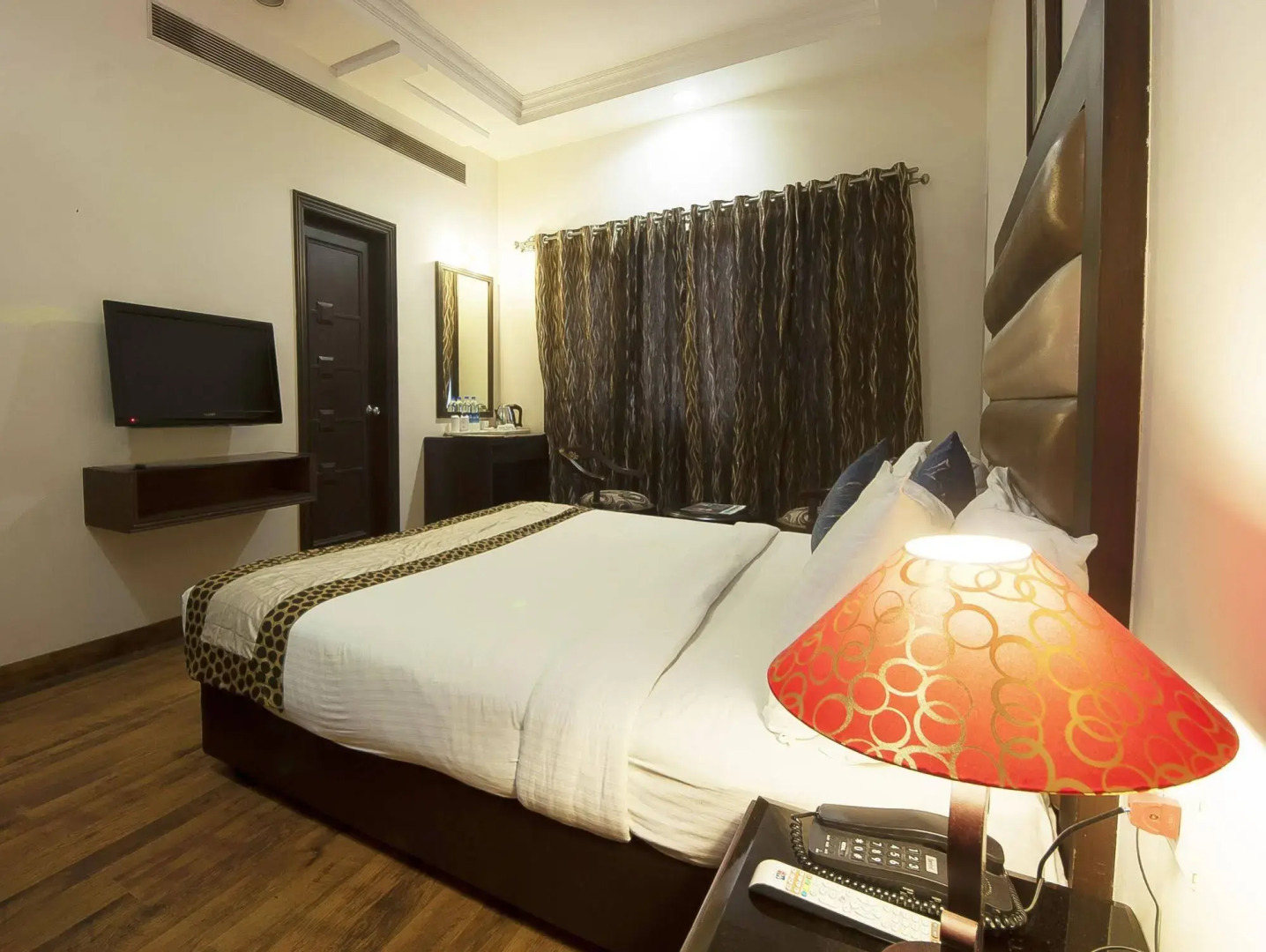 OYO Flagship 113 Golden Temple Road