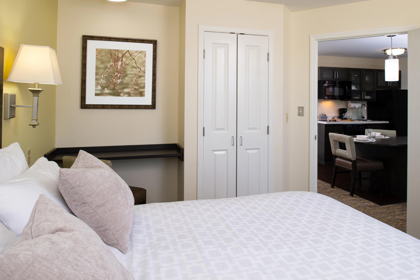 Candlewood Suites Olathe by IHG
