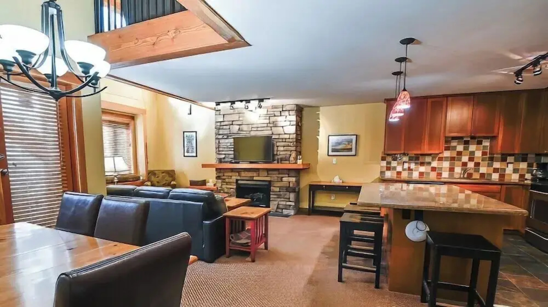 Pinnacle Ridge Chalets by Fernie Lodging