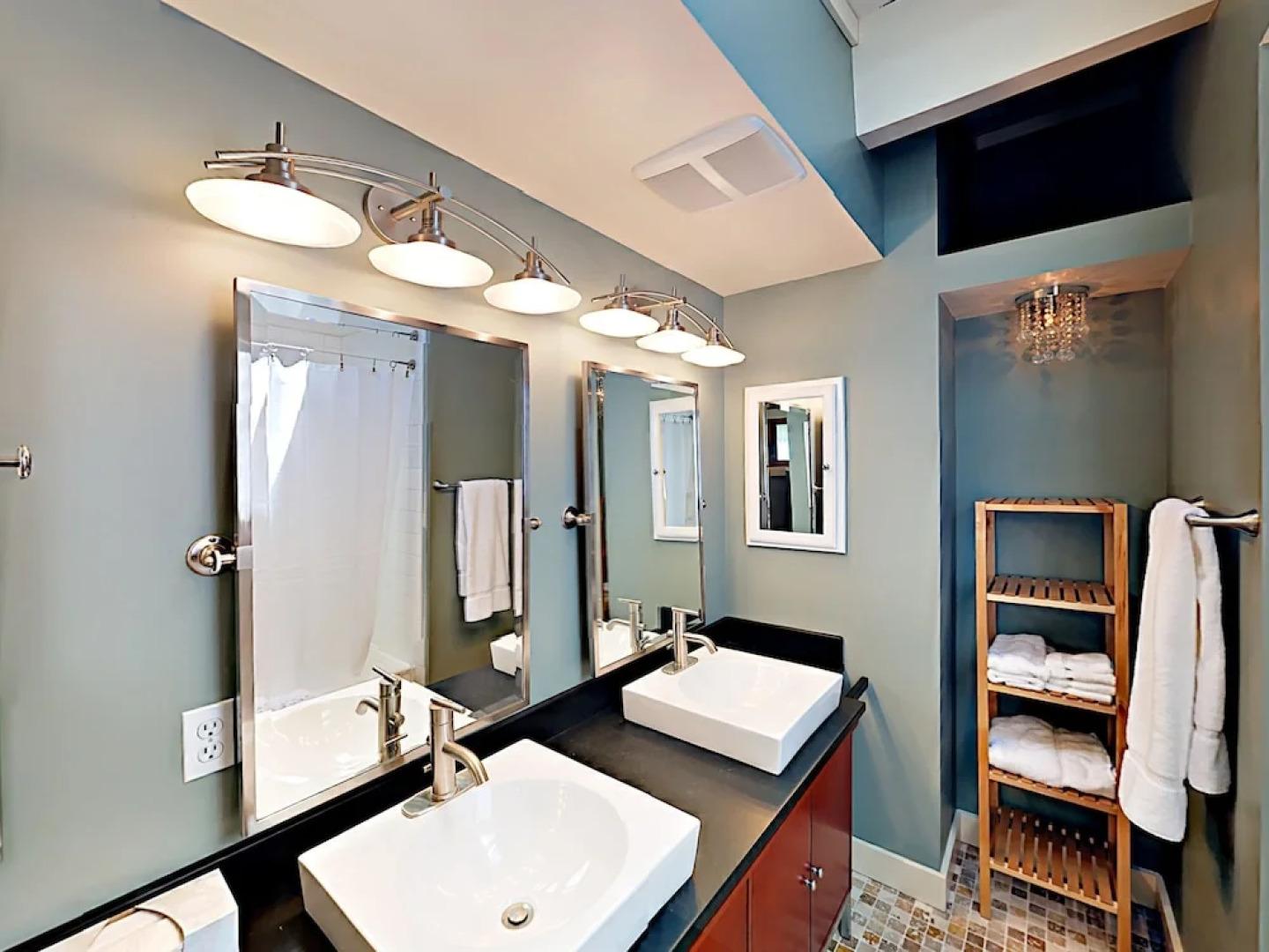 Fletcher 5551 - 3 Br home by RedAwning