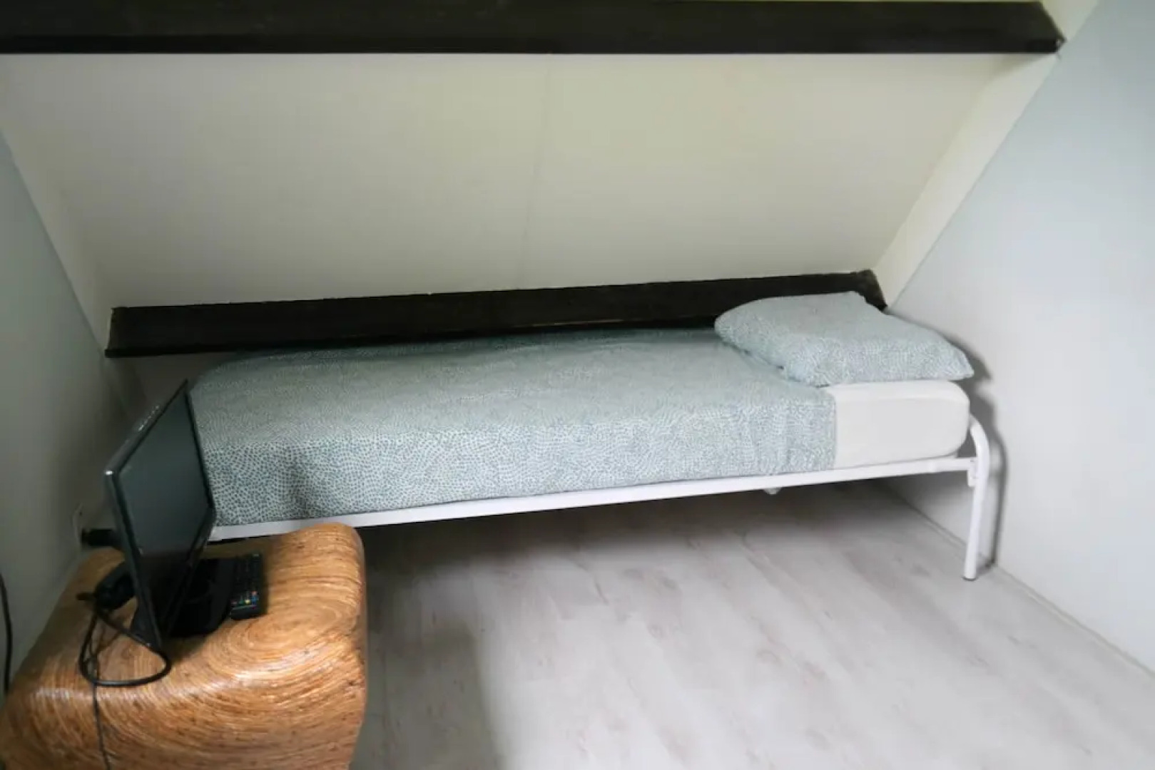 Charming Bungalow in Oostmahorn, Netherlands - Perfect for Nature Lovers