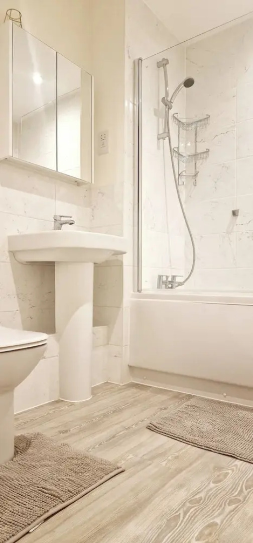 Gym, Free Parking, 25 Mins to Central London