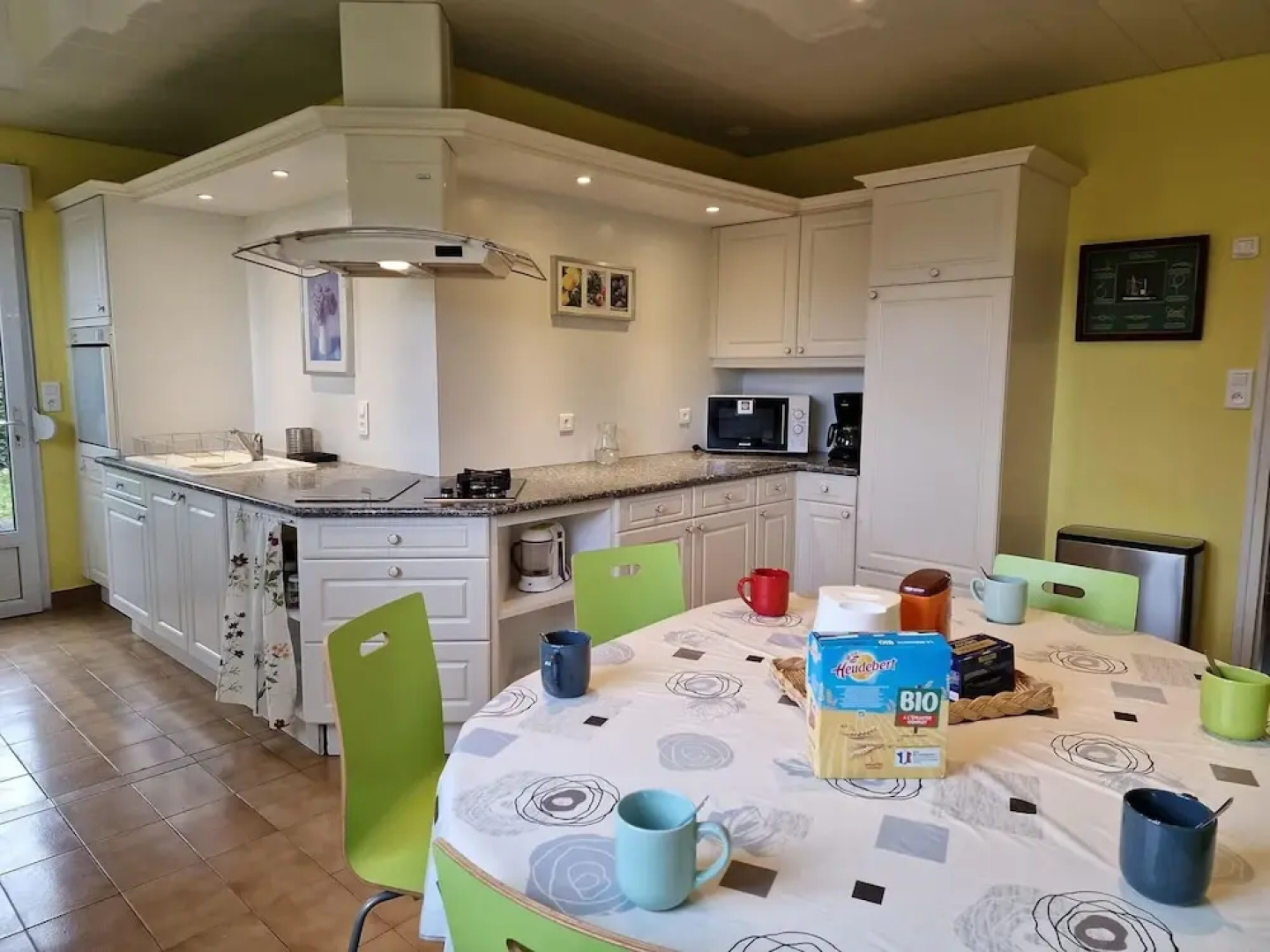 Beautiful Family Holiday Home in Diben, Plougasnou