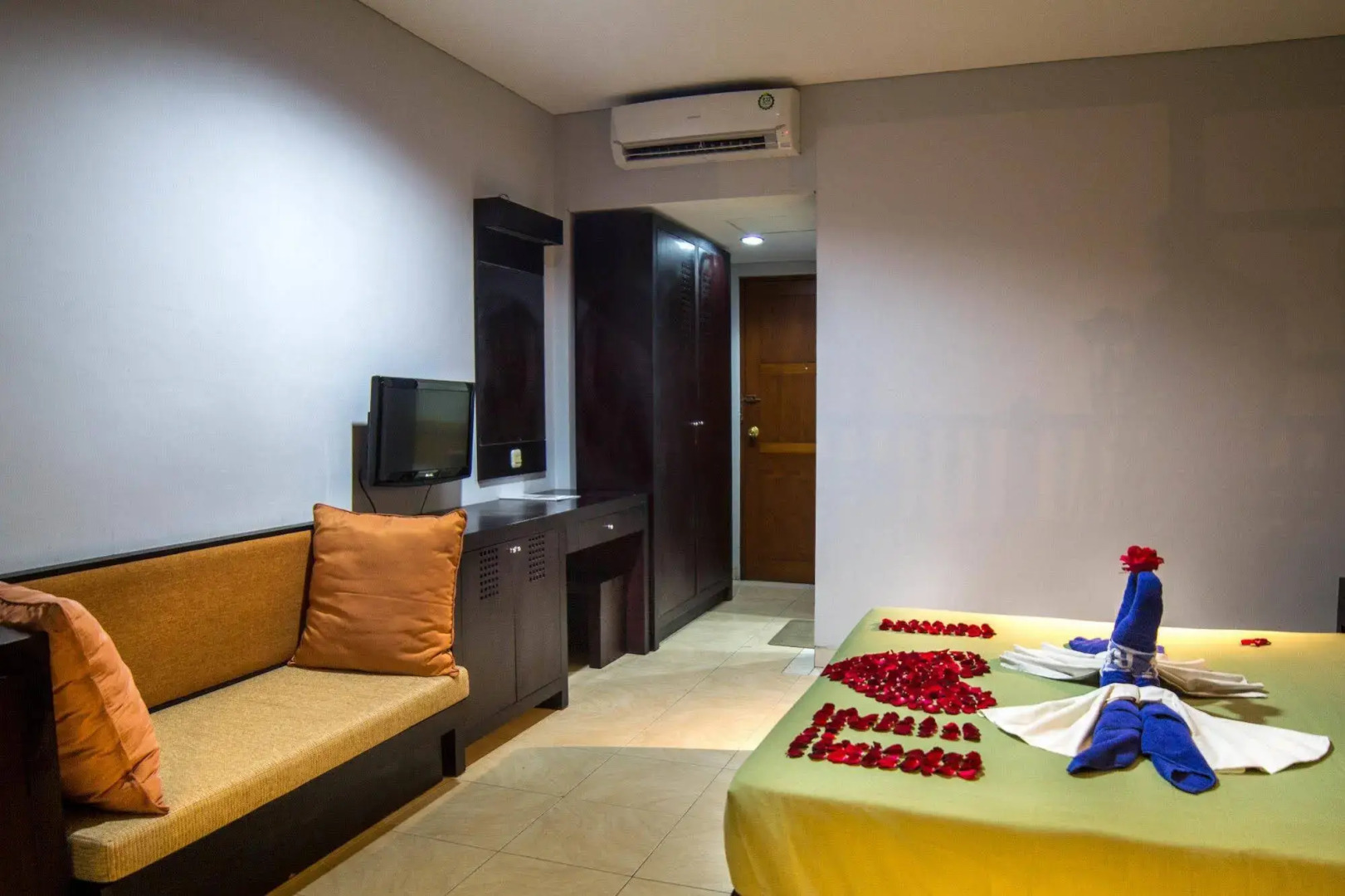 Fourteen Roses Beach Hotel