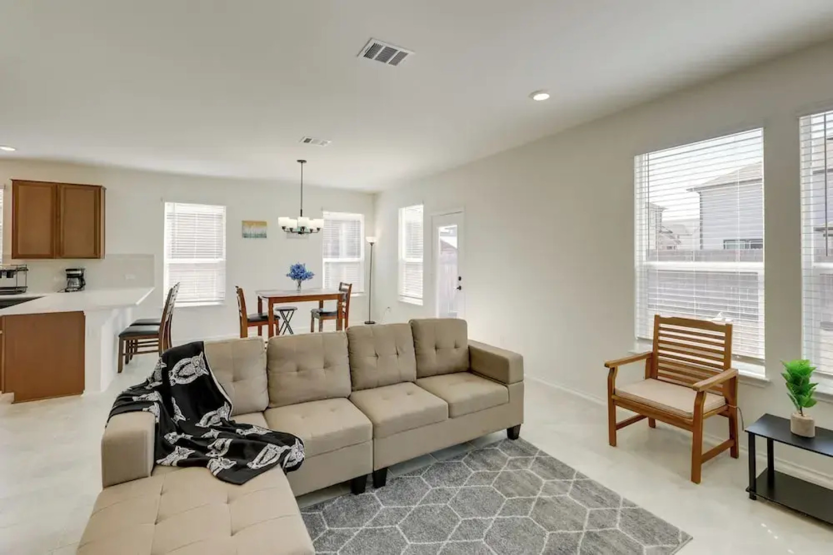 Manor Vacation Rental w/ Yard: 17 Mi to Austin!