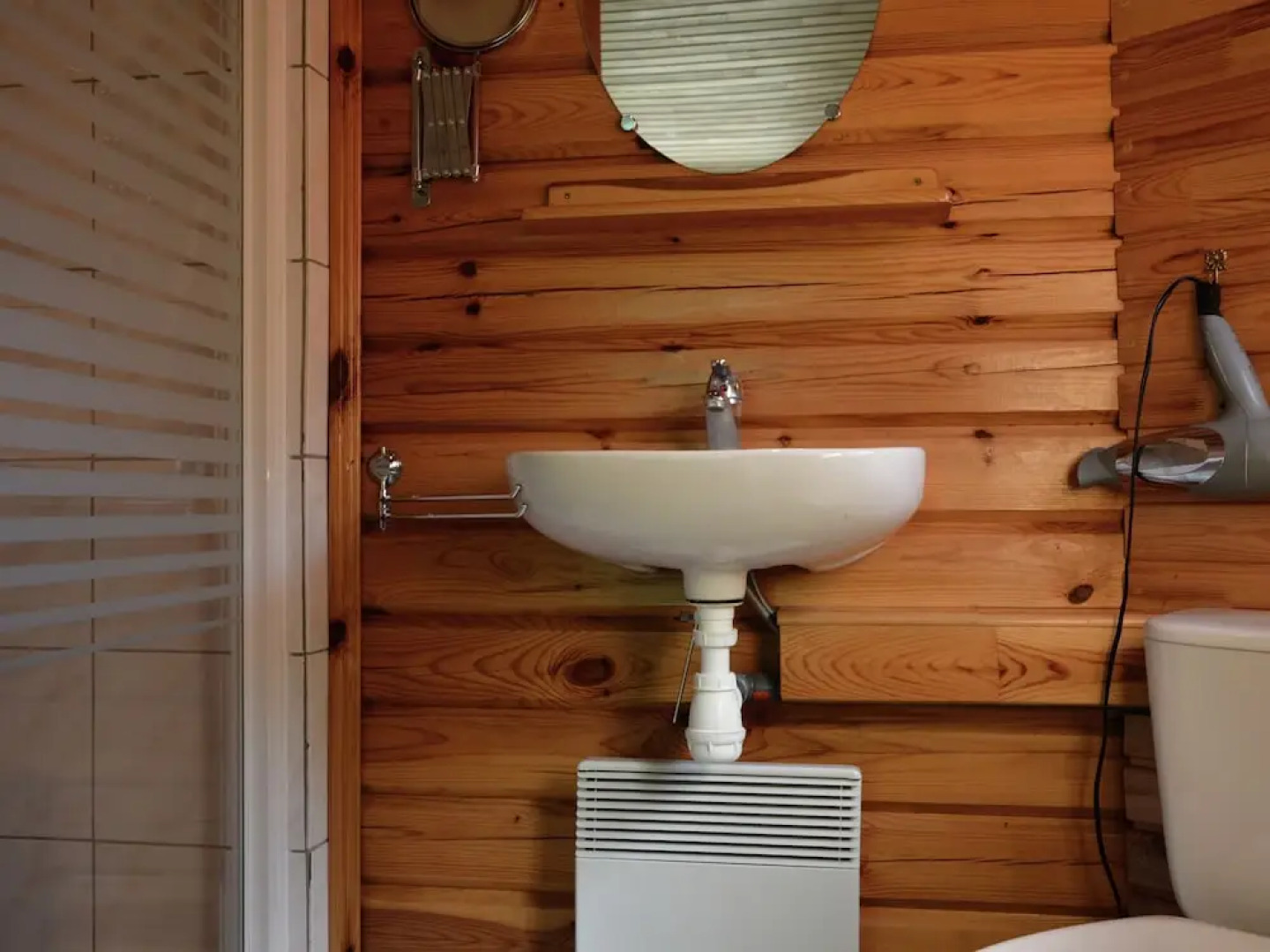 Chalet With Pool in Quiet Rural Setting, Near Regional Park in the Lot