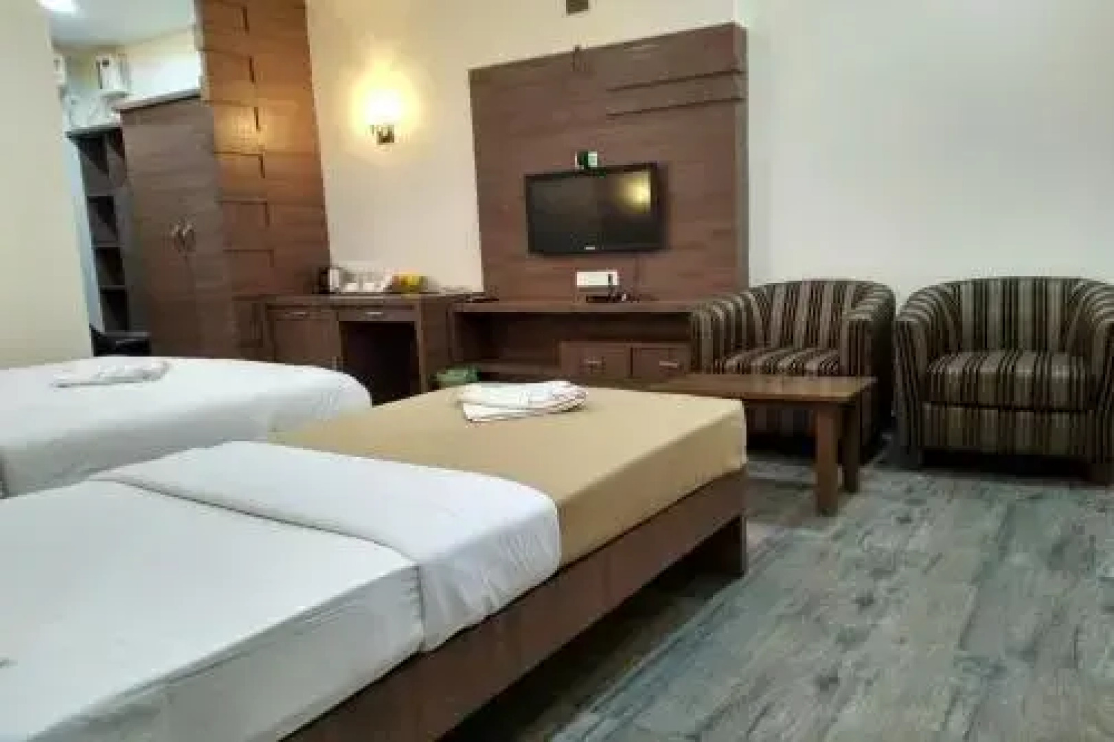 Hotel Holiday Palace By OYO Rooms