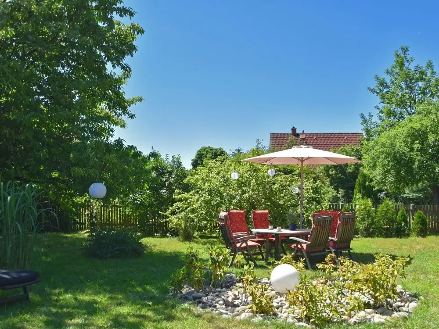 Vintage Hoilday Home in Leina with Pond
