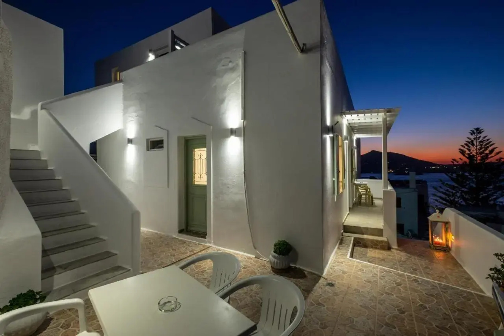 Lorenzo Studios and Suites Paros