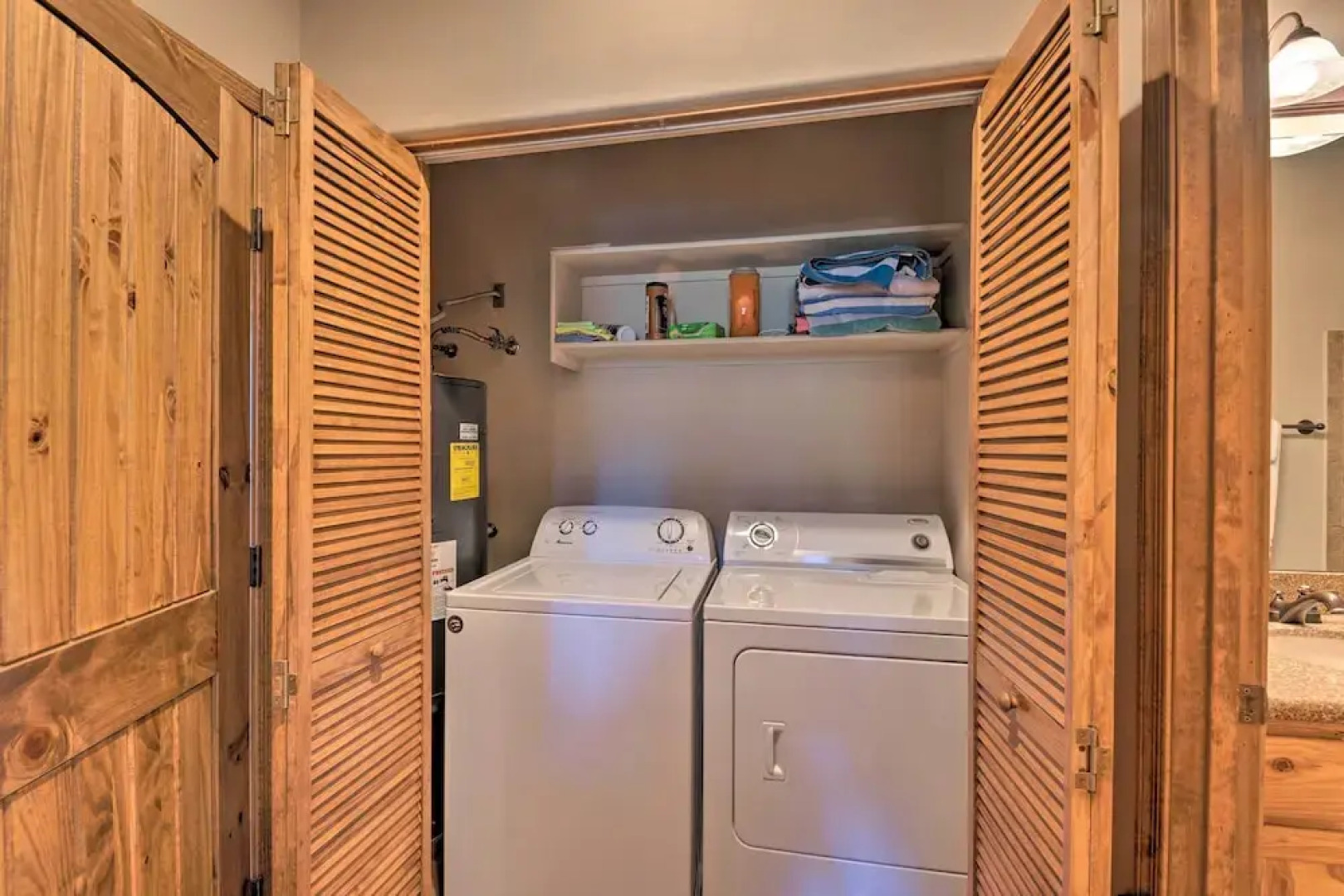 Spacious & Lovely Getaway w/ Deck in Show Low!