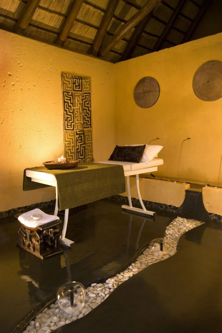 Pondoro Game Lodge  - Open to Kruger Park