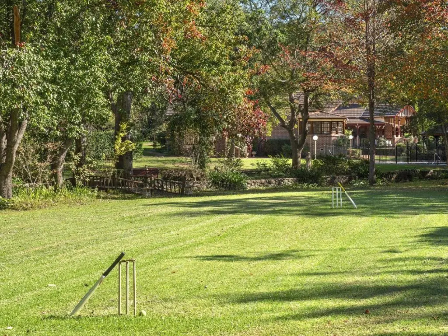 THE ELMS Berry Berry and Surrounds 4pm check out Sundays