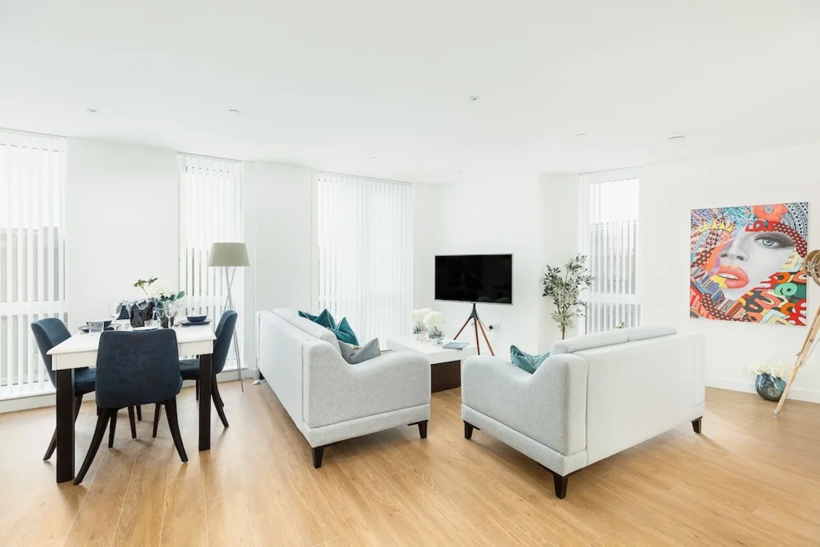 Price & Weeks - Winchester Suite (with Parking)