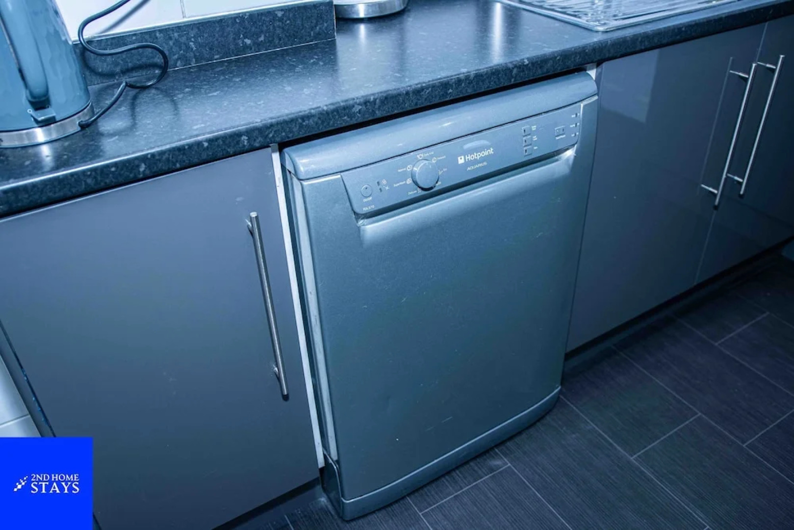 2ndhomestays -walsall- Charming 3-bedroom House