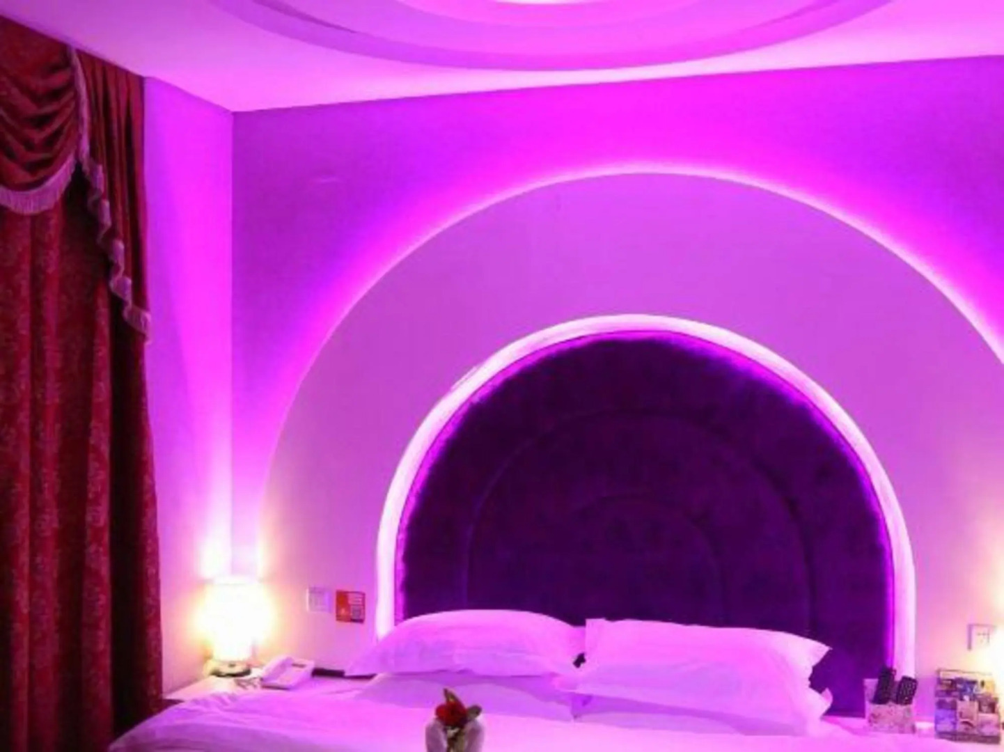 SET Chain Hotel (Jingmen Jingchu University of Technology Zhuyuan)