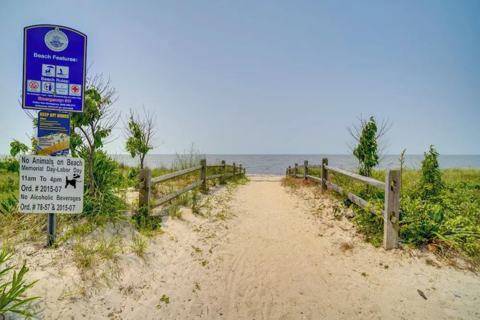 Pet-friendly Villas Vacation Rental: Walk to Bay