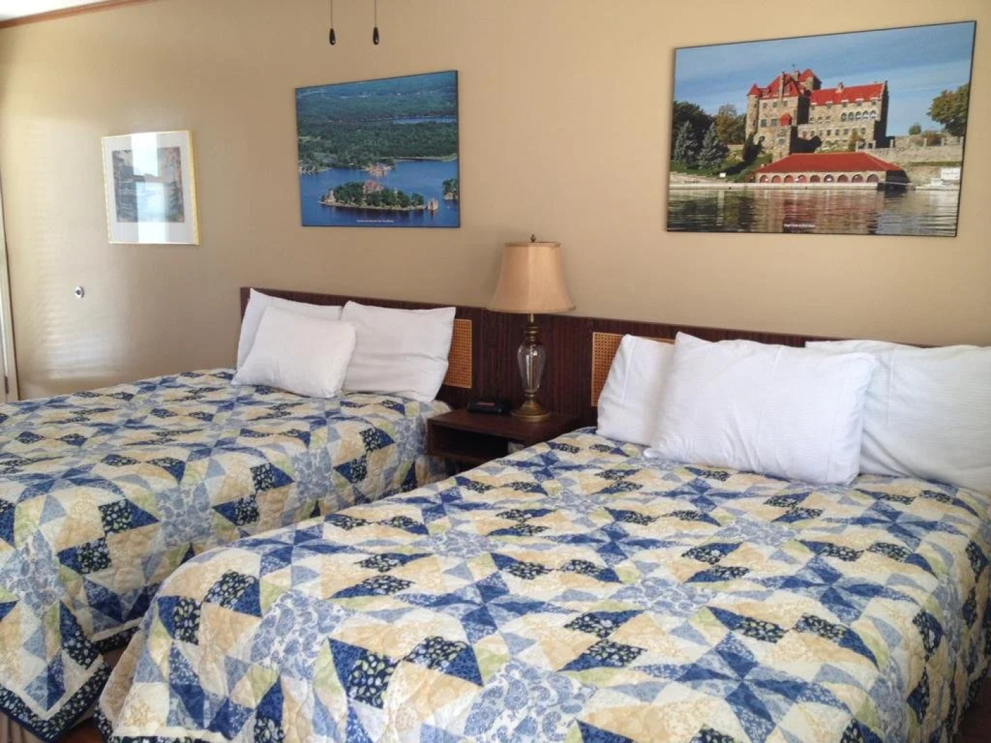 Boathouse Country Inn