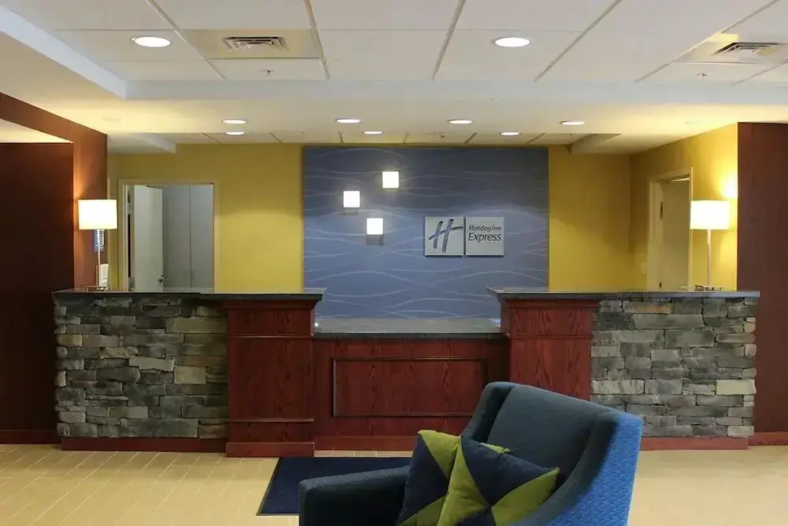 Holiday Inn Express & Suites Milford